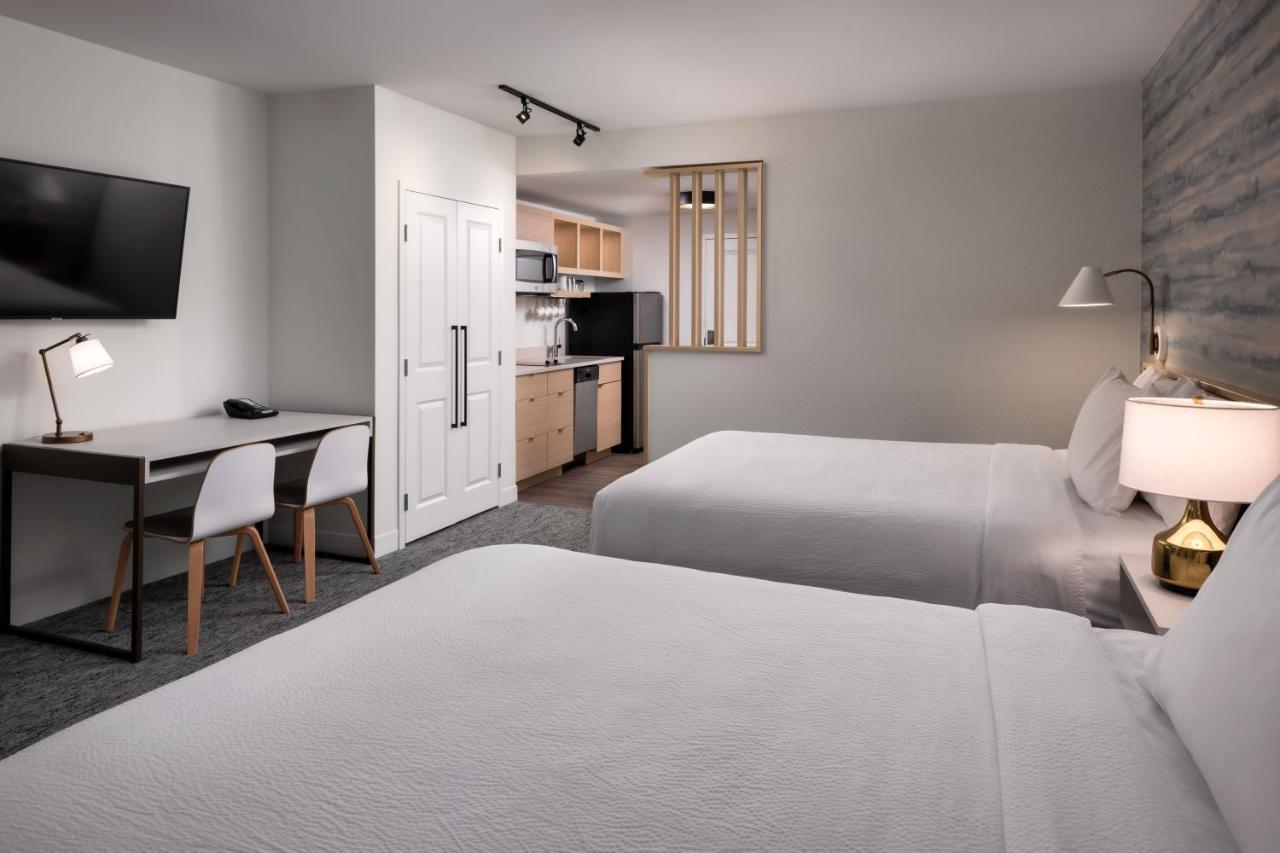 Towneplace Suites By Marriott West Kelowna Exterior foto